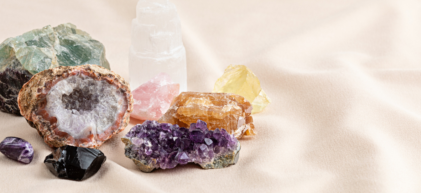 Healing reiki chakra crystals. Gemstones for wellbeing, destress, meditation, relaxation